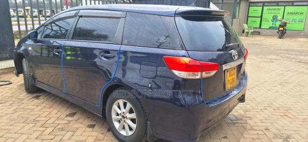 Toyota Wish 2011 Blue