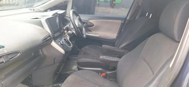 Toyota Wish 2011 Blue