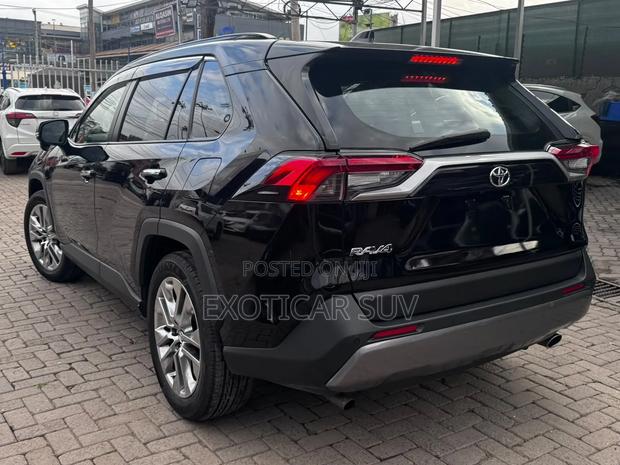 Toyota RAV4 XLE Premium FWD 2020 Black