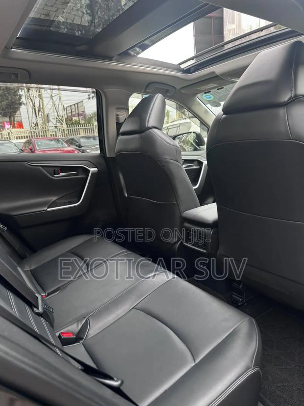Toyota RAV4 XLE Premium FWD 2020 Black