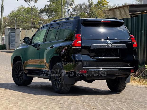 Toyota Land Cruiser Prado 2.8 2023 Black