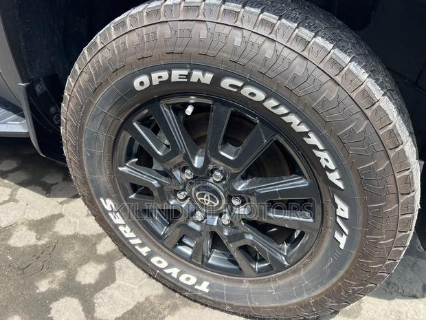 Toyota Land Cruiser Prado 2025