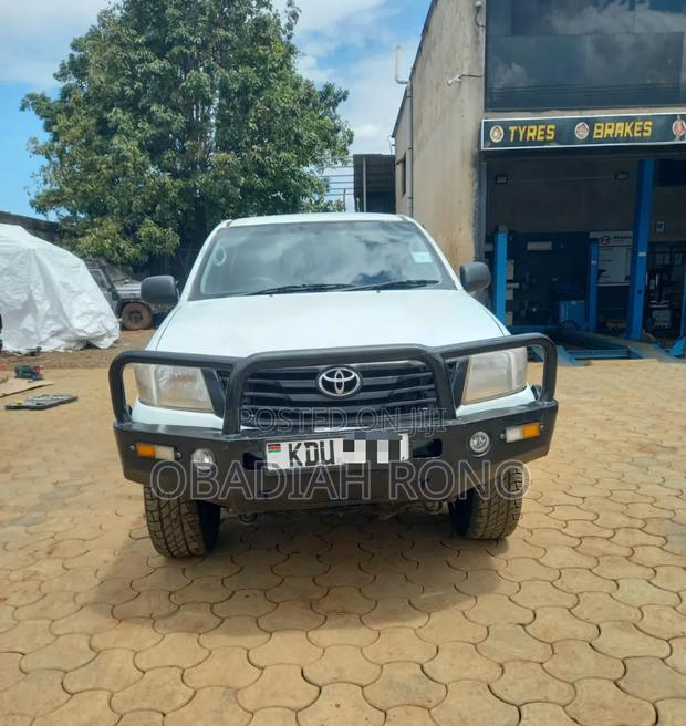 Toyota Hilux 2013 White