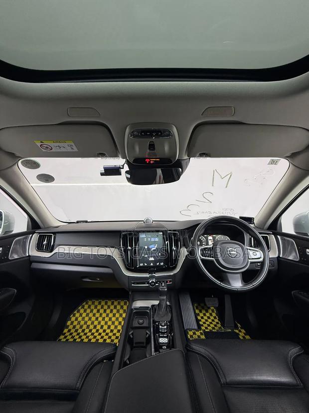 Volvo XC60 2019 Silver
