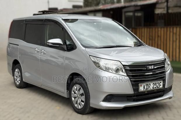 Toyota Noah 2.0 FWD (8 Seater) 2017 Silver