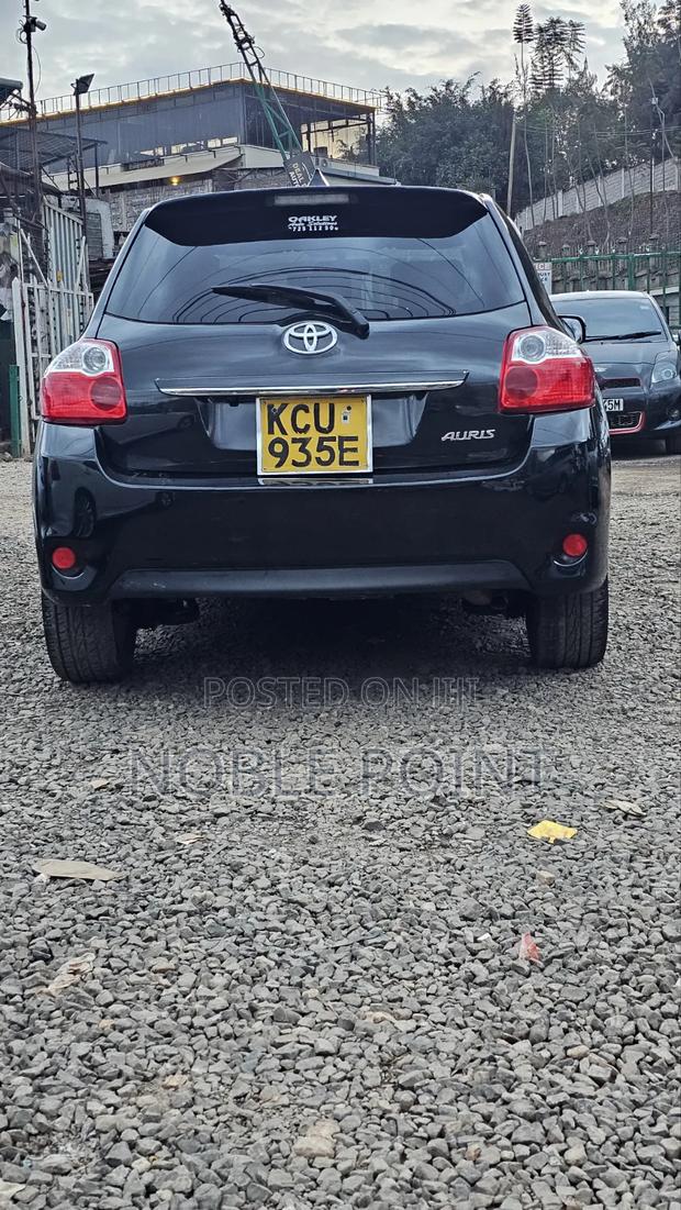 Toyota Auris 2012 Black
