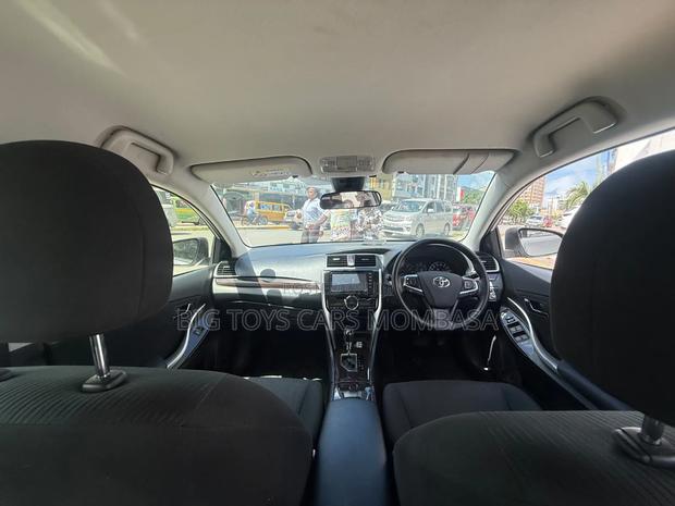 Toyota Premio 2019 Silver