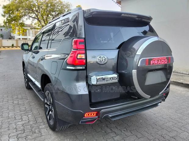 Toyota Land Cruiser Prado 2019 Gray