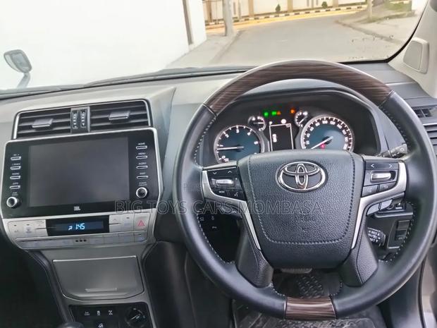 Toyota Land Cruiser Prado 2019 Gray