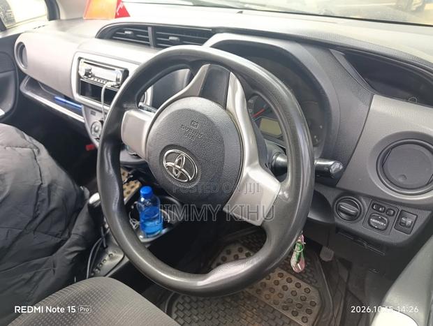 Toyota Vitz 1.0 FWD 5dr 2014 Silver