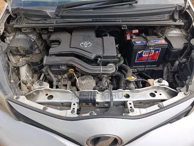 Toyota Vitz 1.0 FWD 5dr 2014 Silver
