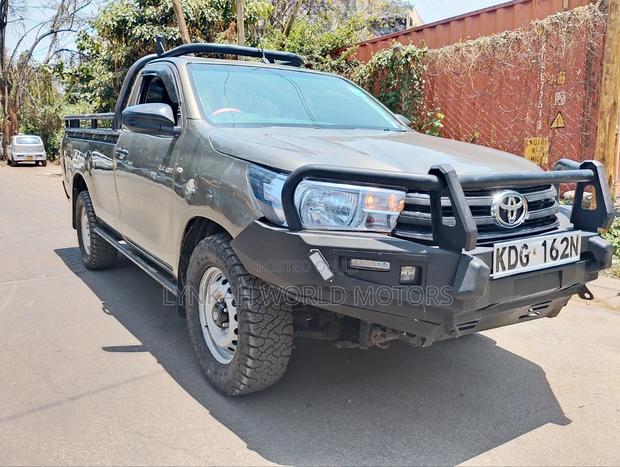 Toyota Hilux 2021 Gray