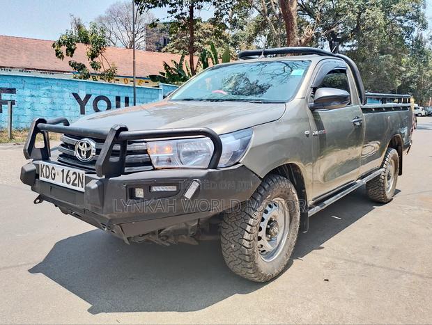 Toyota Hilux 2021 Gray