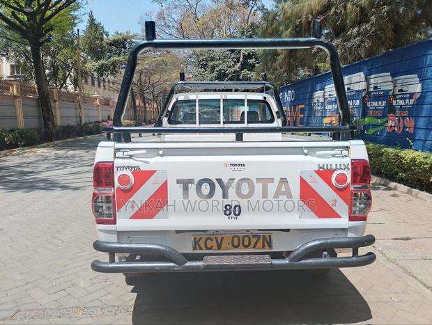 Toyota Hilux 2014 Off white