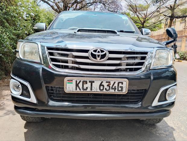 Toyota Hilux 2012 Gray