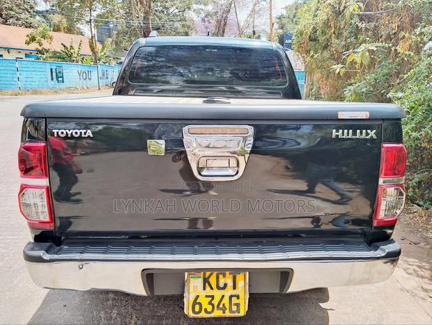 Toyota Hilux 2012 Gray