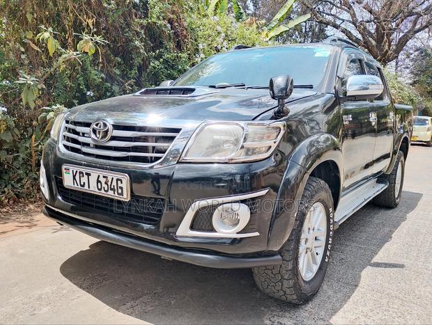 Toyota Hilux 2012 Gray
