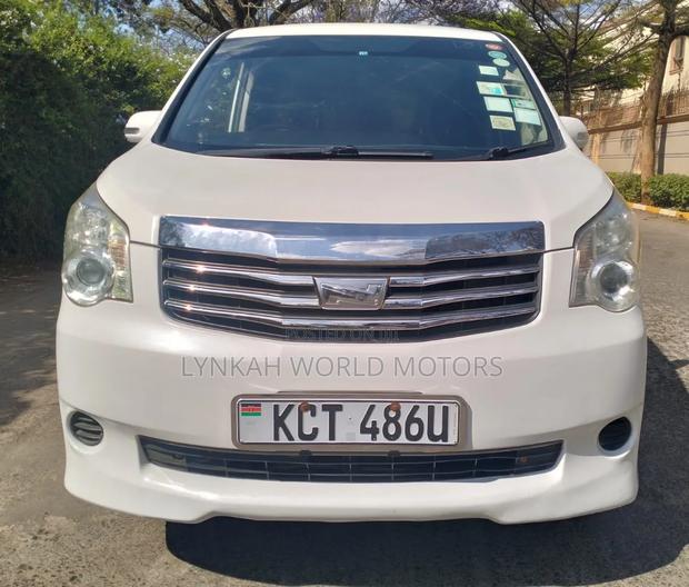 Toyota Noah 2012 Off white