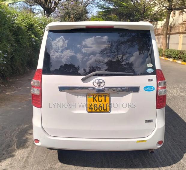 Toyota Noah 2012 Off white