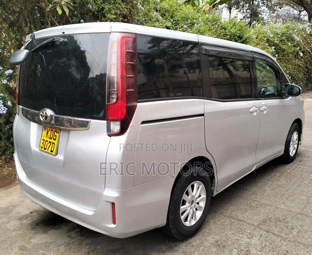 Toyota Noah 2015 Silver