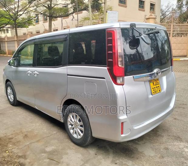 Toyota Noah 2015 Silver