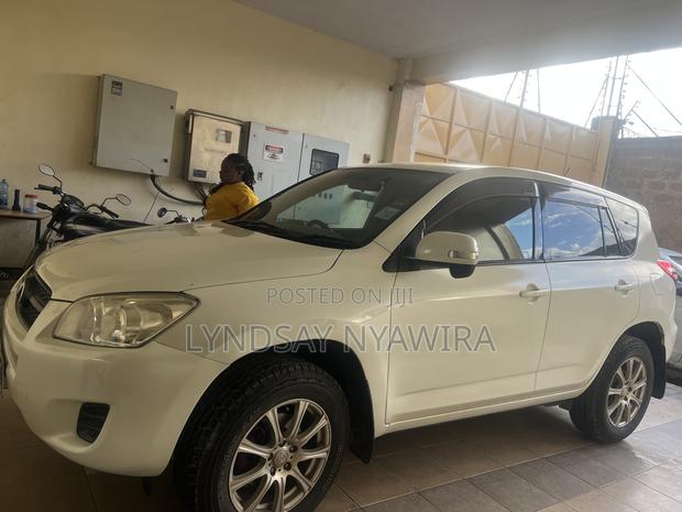 Toyota RAV4 2011 White