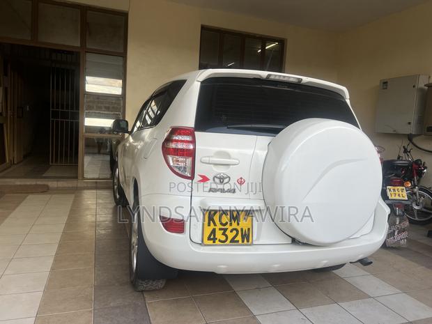 Toyota RAV4 2011 White