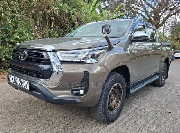 Toyota Hilux 2022 Gray