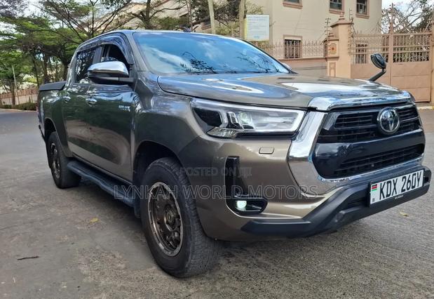 Toyota Hilux 2022 Gray