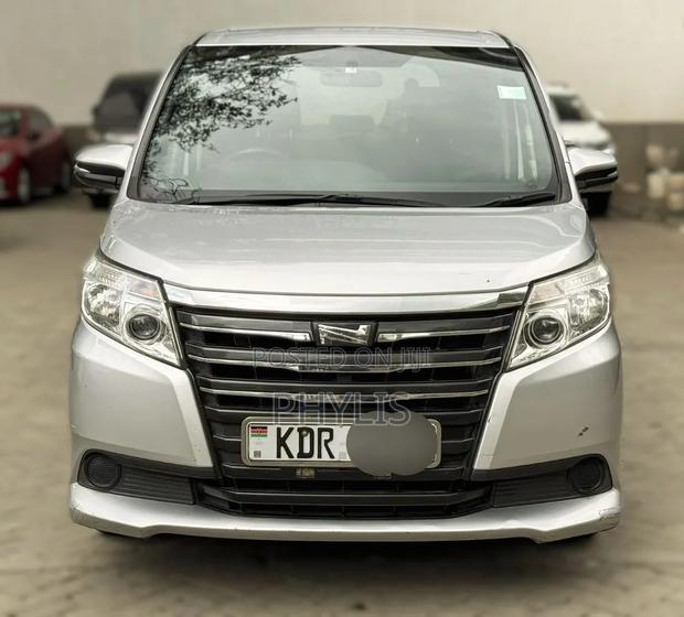 Toyota Noah 2017 Silver