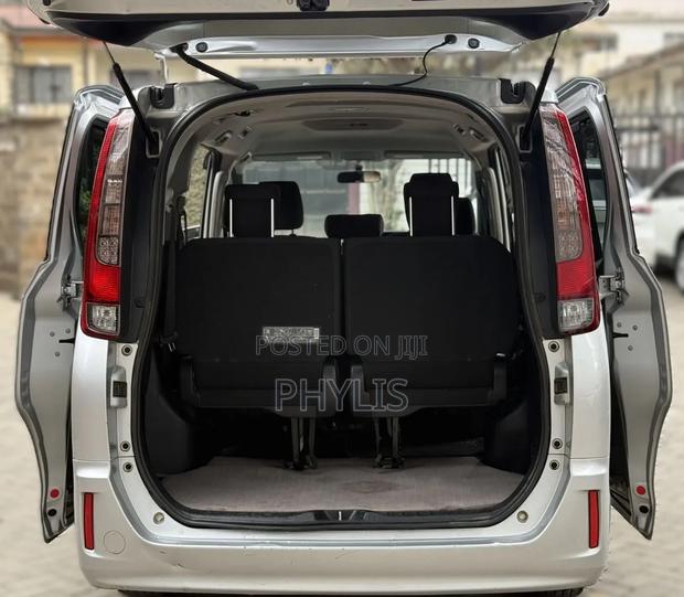 Toyota Noah 2017 Silver