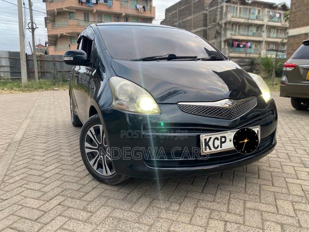 Toyota Ractis 1.5 FWD 2010 Black