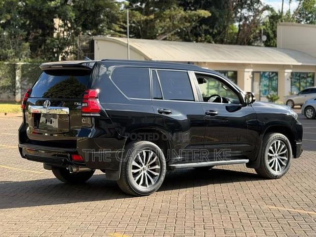 Toyota Land Cruiser Prado 2.8 2021 Black
