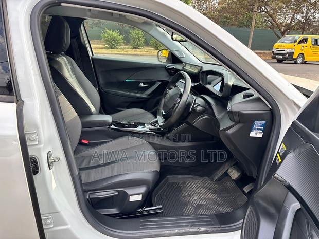 Peugeot 2008 1.2 PureTech (100 Hp) 2021 White