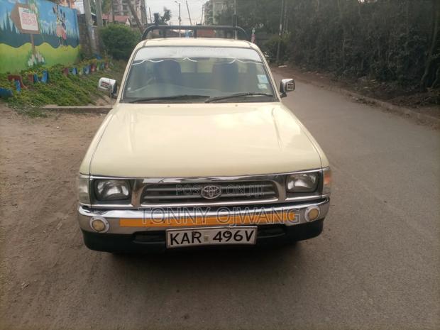 Toyota Hilux 2004 Beige