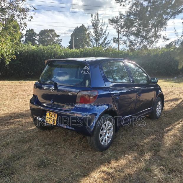 Toyota Vitz 2002 Blue