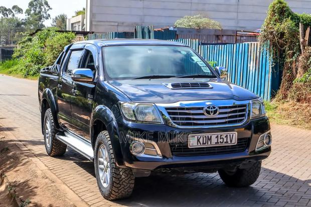 Toyota Hilux 2014 Black