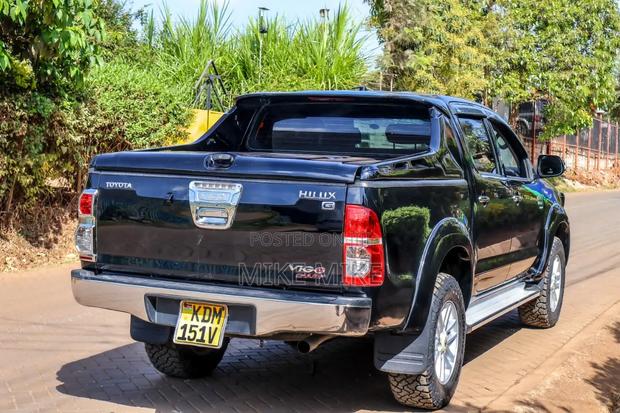 Toyota Hilux 2014 Black