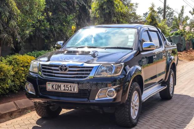 Toyota Hilux 2014 Black
