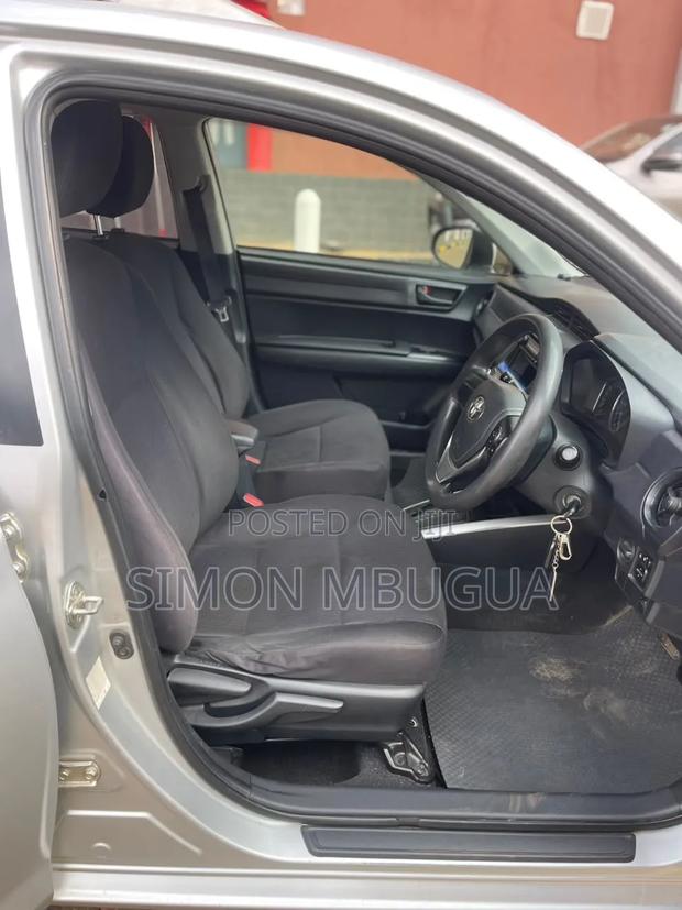 Toyota Corolla Fielder 1.5 Hybrid FWD 2015 Silver