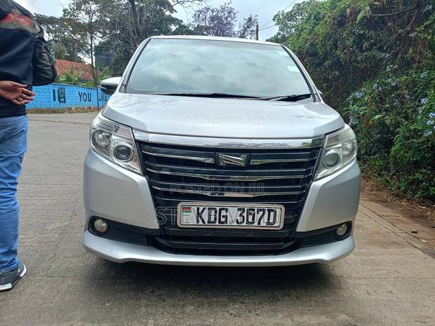 Toyota Noah 2016 Silver