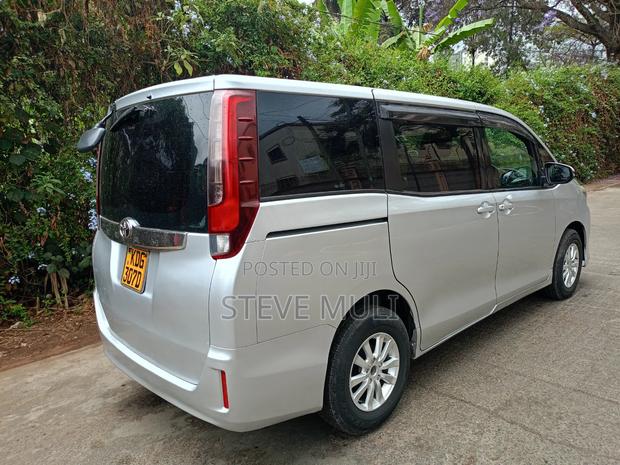 Toyota Noah 2016 Silver