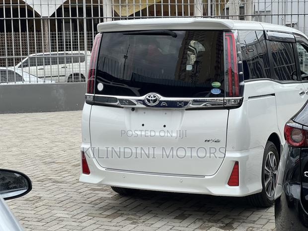 Toyota Noah 2019