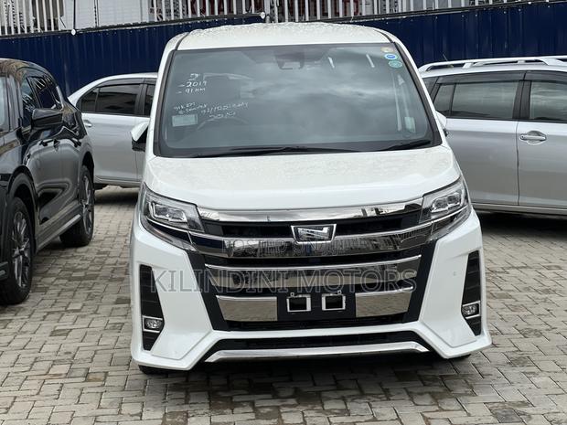 Toyota Noah 2019