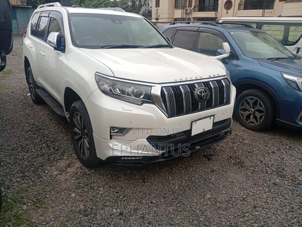 Toyota Land Cruiser Prado 2.8 2019 White