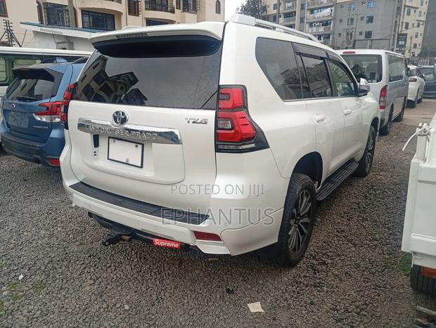 Toyota Land Cruiser Prado 2.8 2019 White