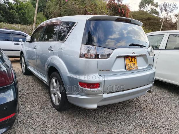Mitsubishi Outlander ES 2011 Silver