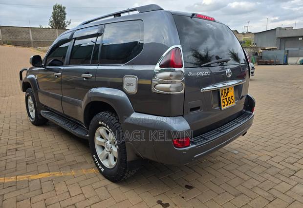 Toyota Land Cruiser Prado 3.4 5dr 2006 Gray