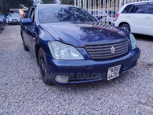 Toyota Crown Royale 2005 Blue