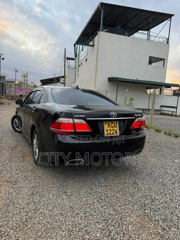 Toyota Crown 2012 Black